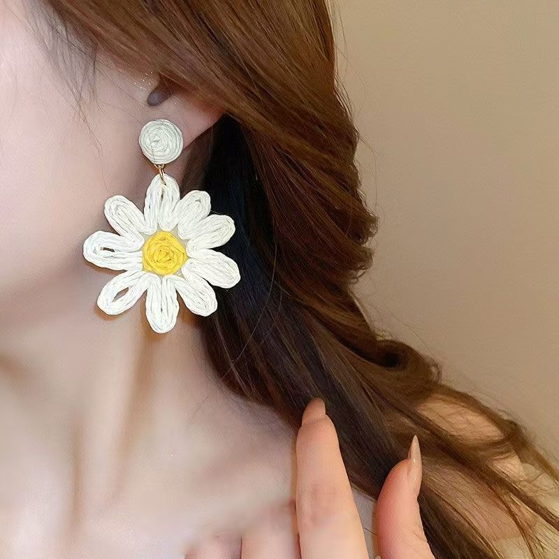 Handwoven  Daisy Drop Earrings, Boho White Flower Statement Earrings, Natural Straw Woven Summer Beach Earrings, Bohemian Chic Vacation Jewelry for Women — View 3