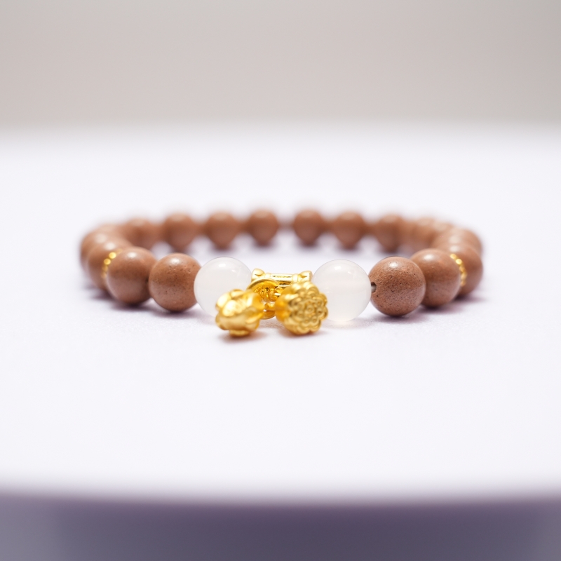 Natural Agarwood Bead White Agate Bracelet Lotus Pendant Calming Aromatherapy Bracelet for Relaxation Stress Relief &mdash; View 6
