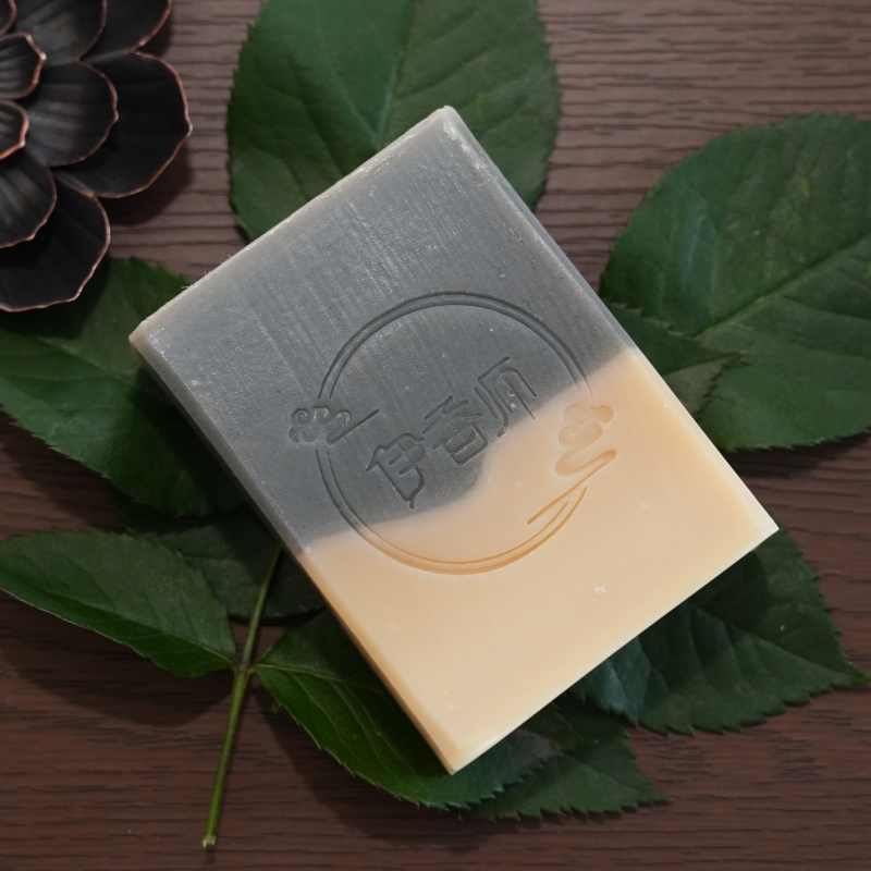 Natural Herbal Solid Shampoo Bar, Anti Hair Fall Hair Soap Infused with He Shou Wu & Biota Leaves, Hydrating Hair Care Bar for Healthy Darker Hair &mdash; View 5